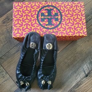 Tory Burch Ultral soft Leather Tassel Flats Size: 8